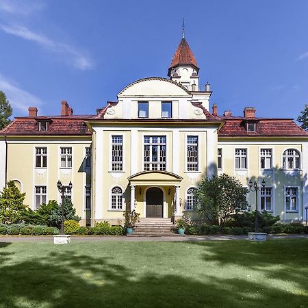 Palac Nieznanice Zabytek Goscinny Ze Spa Kültér fotó