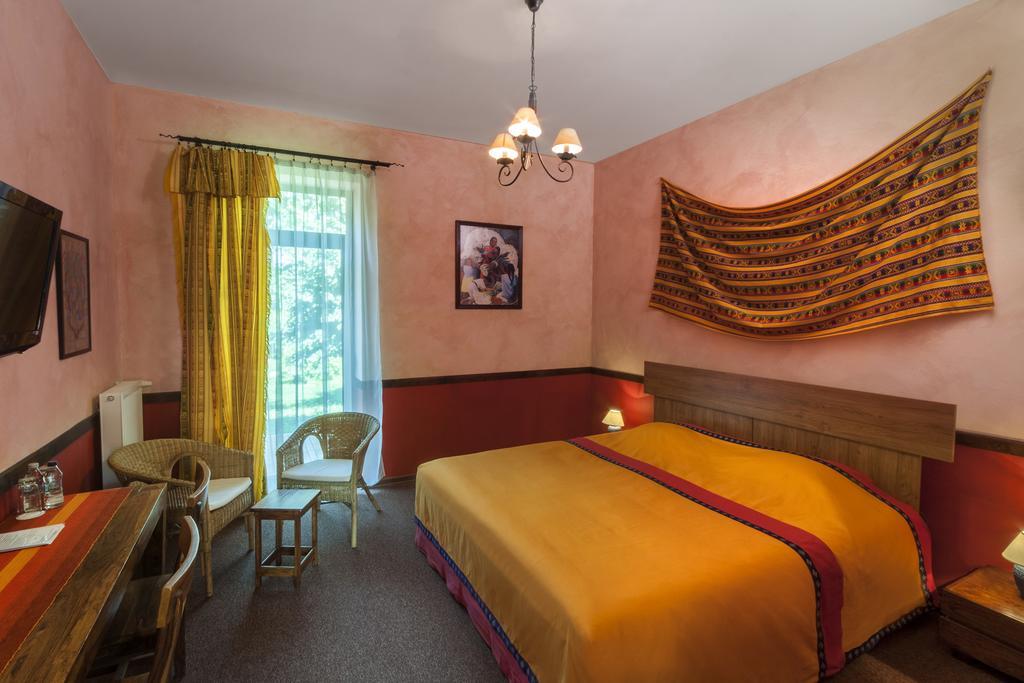 Palac Nieznanice Zabytek Goscinny Ze Spa Szoba fotó