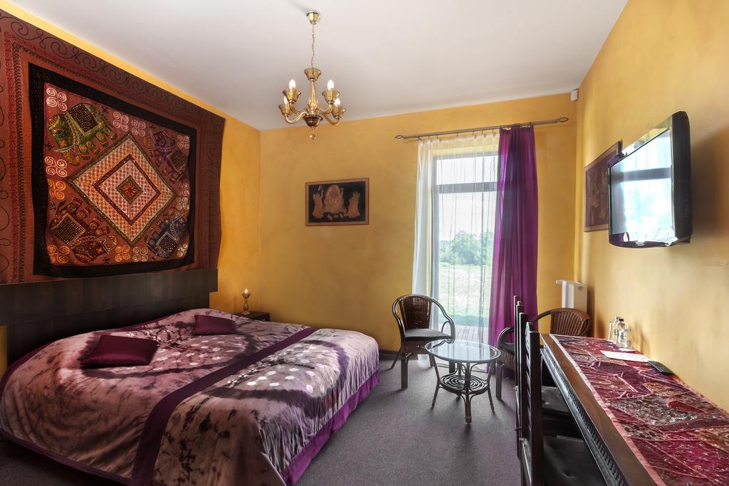 Palac Nieznanice Zabytek Goscinny Ze Spa Szoba fotó