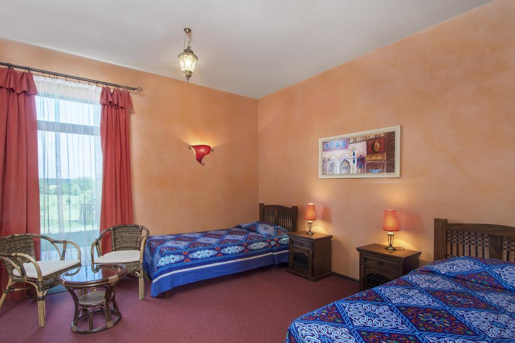 Palac Nieznanice Zabytek Goscinny Ze Spa Szoba fotó