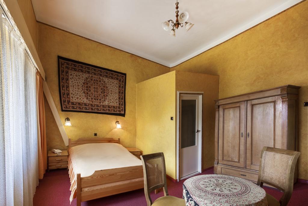 Palac Nieznanice Zabytek Goscinny Ze Spa Kültér fotó