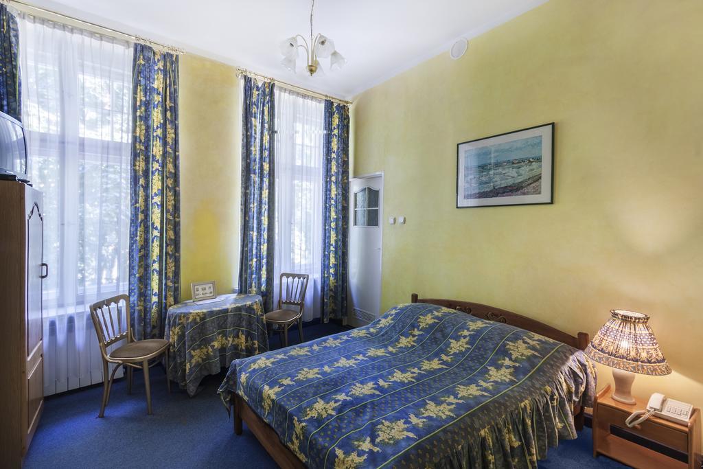 Palac Nieznanice Zabytek Goscinny Ze Spa Szoba fotó