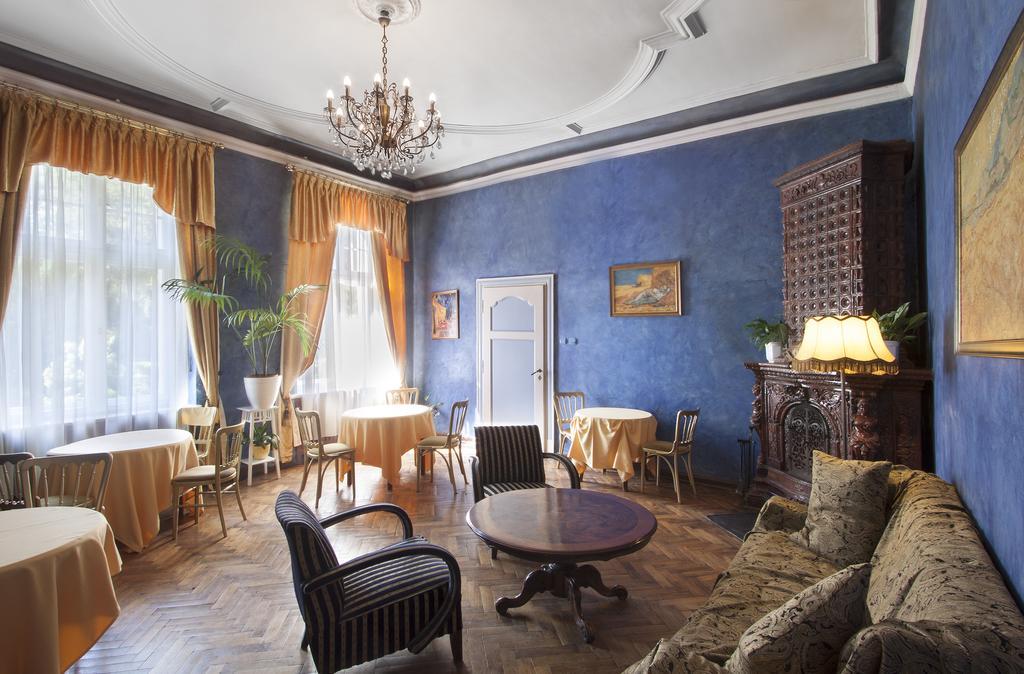 Palac Nieznanice Zabytek Goscinny Ze Spa Kültér fotó